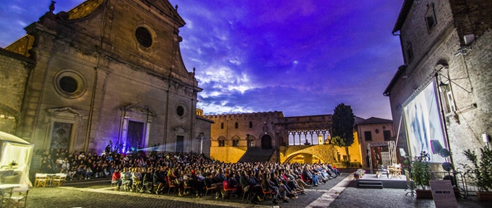 Un'immagine di piazza San Lorenzo durante il Tuscia Film Fest